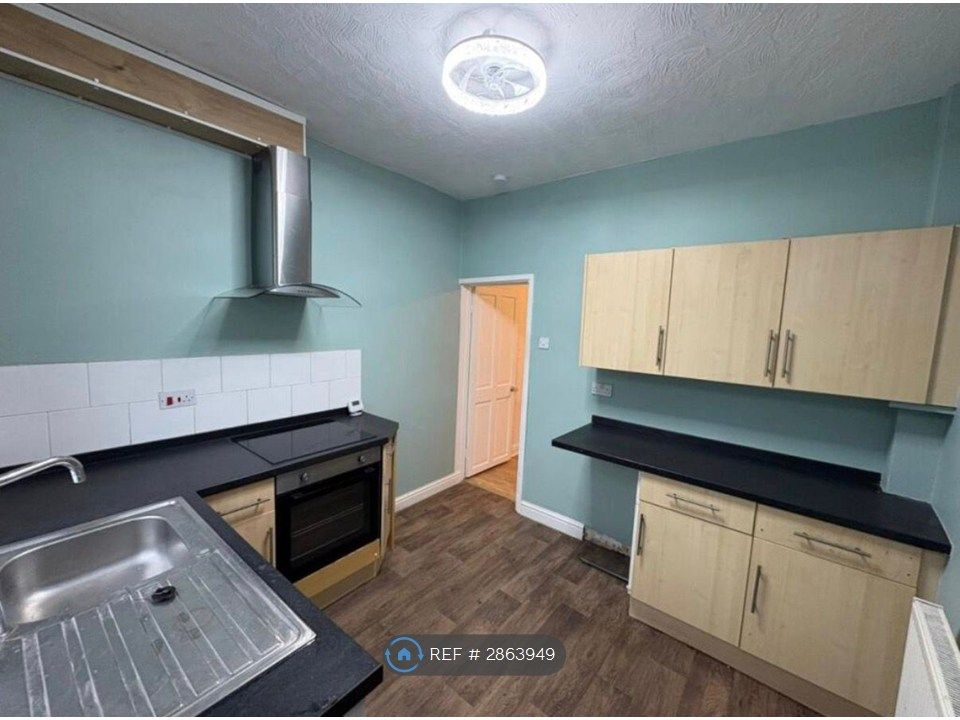 Property photo 3 of 11 Kitchen