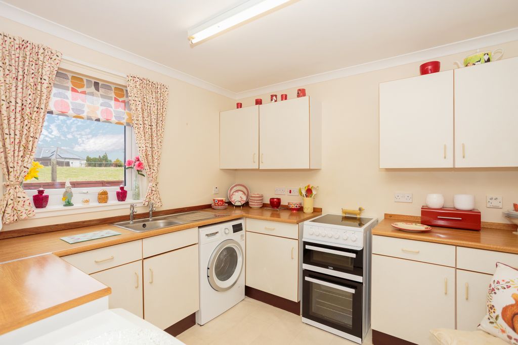 Property photo 3 of 28 Kitchen