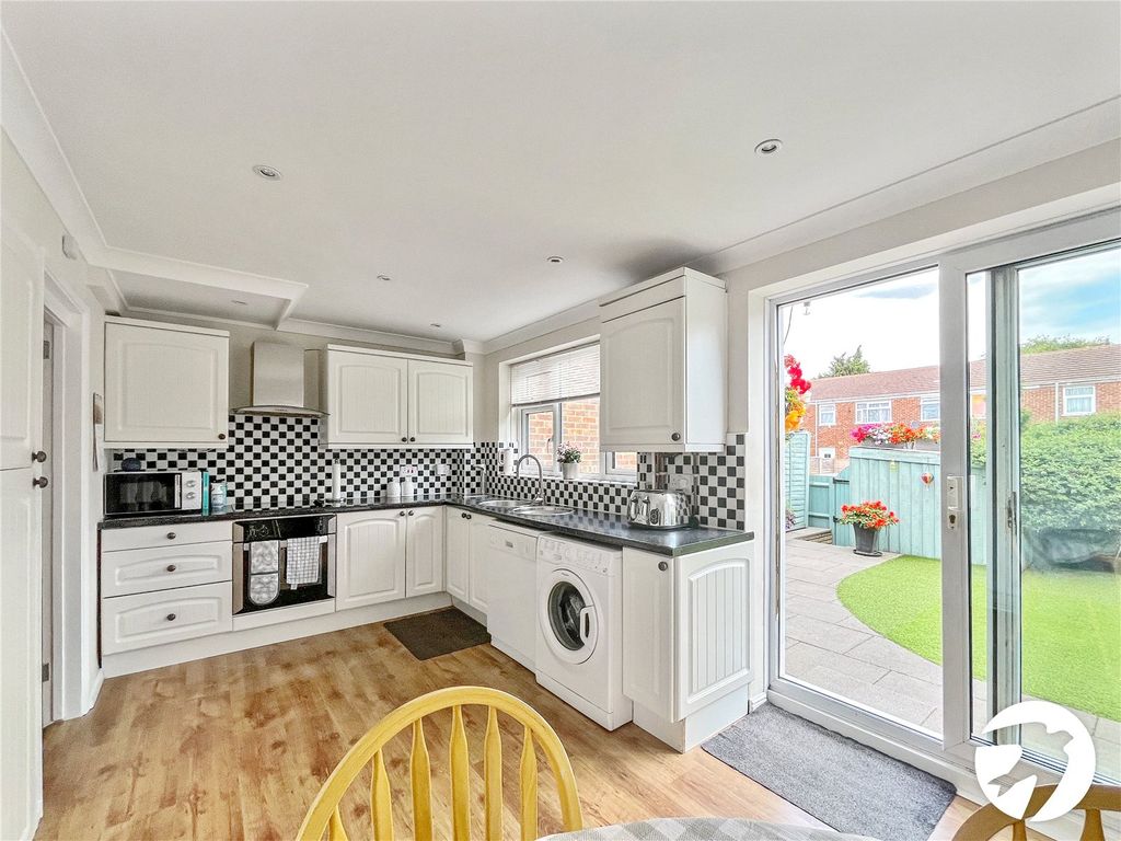 Property photo 3 of 21 Picture No. 12