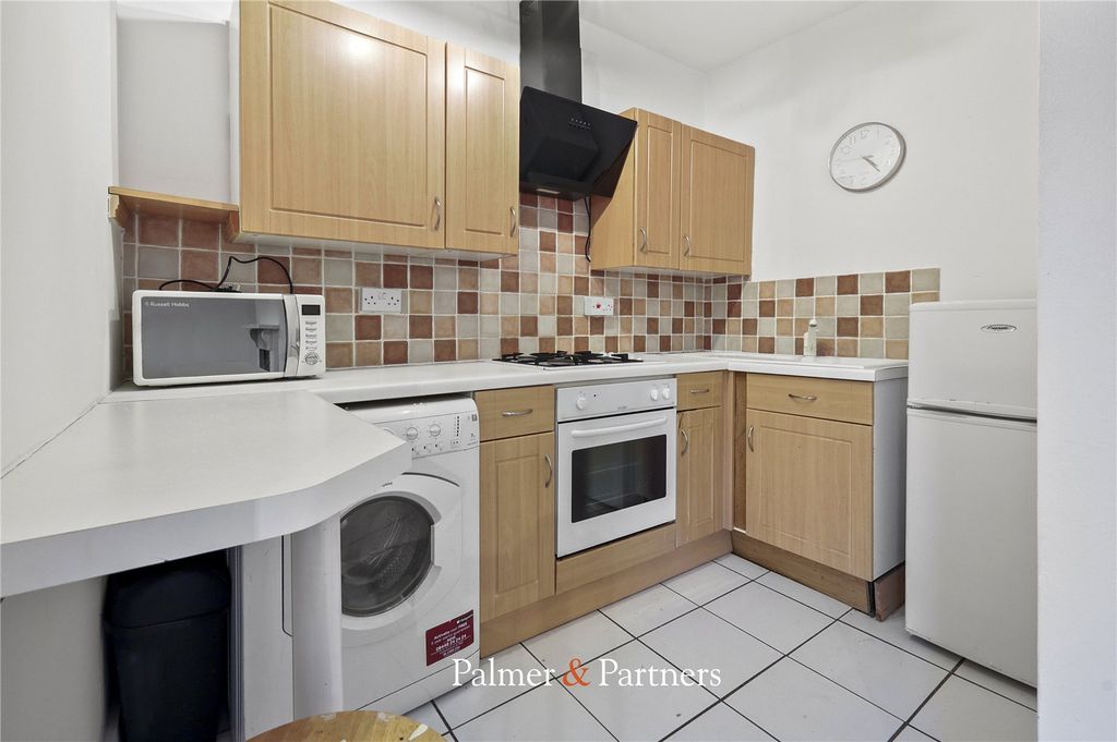 Property photo 3 of 6 Kitchen