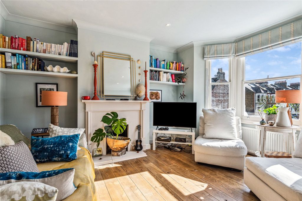 Property photo 1 of 8 Kitchen / Reception