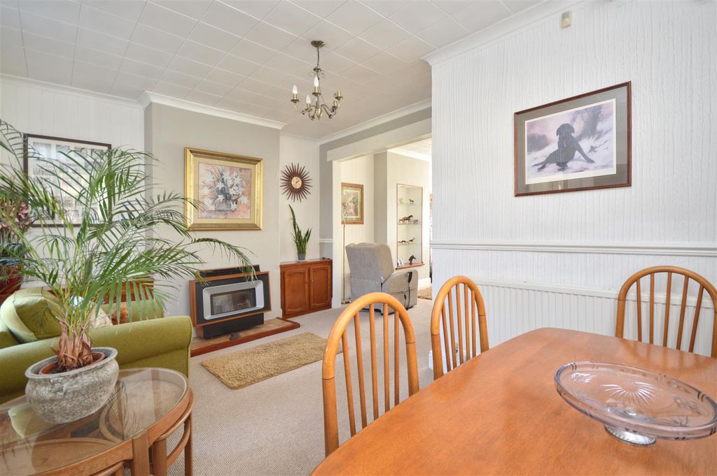 Property photo 3 of 18 Dining Room