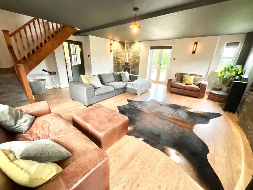 Property photo 3 of 36