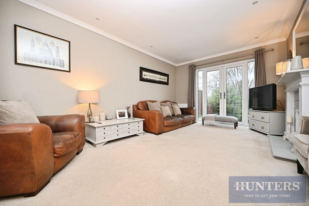 Property photo 2 of 27 Living Room