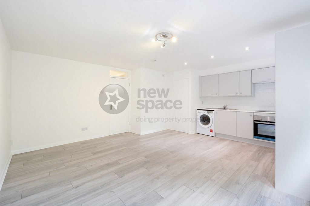 Property photo 2 of 12 Photo 5