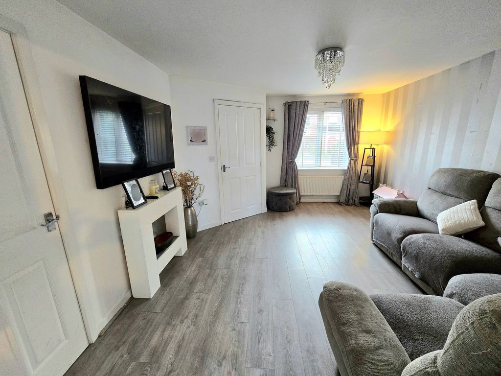 Property photo 3 of 22 Lounge