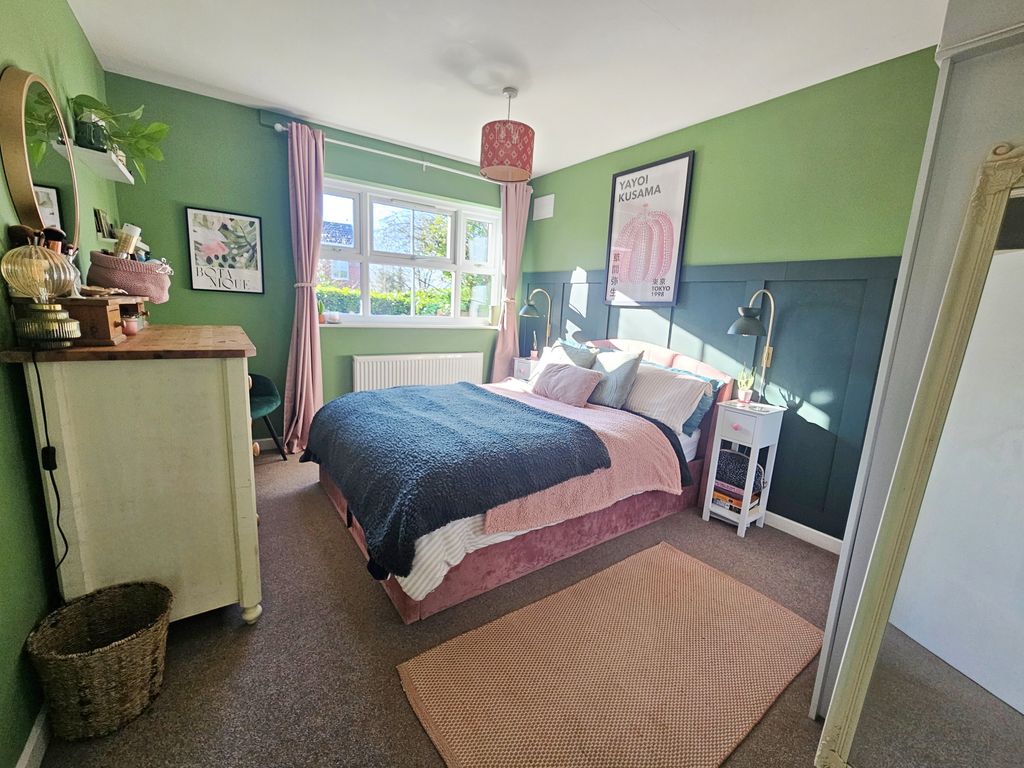 Property photo 3 of 10 Bedroom