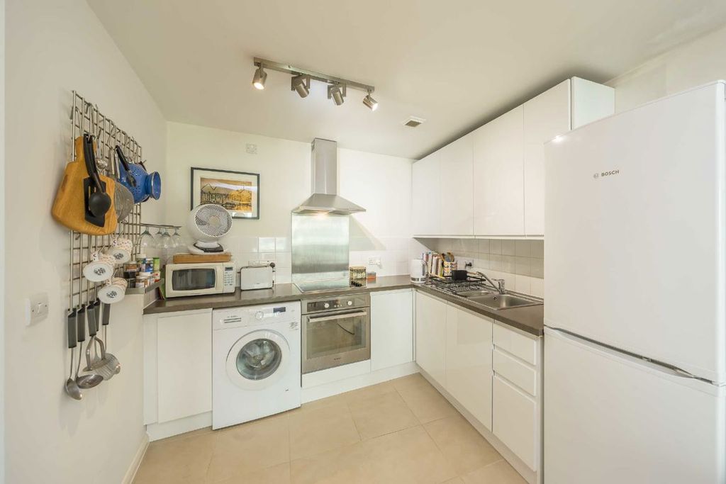 Property photo 3 of 7