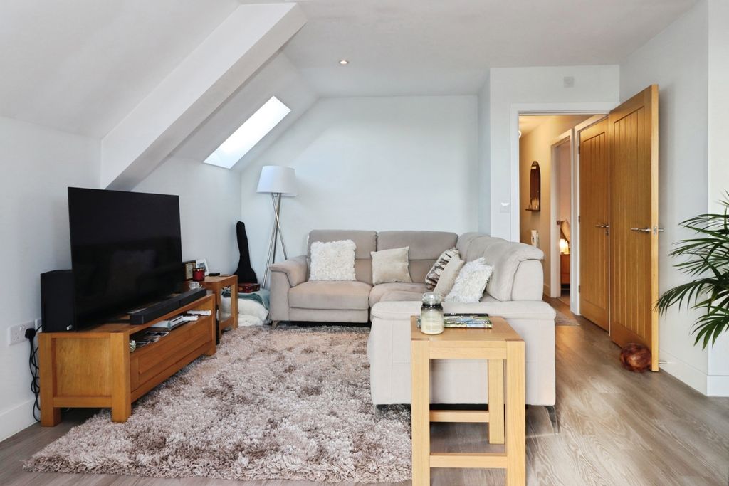 Property photo 3 of 17 Pbox-Img.Jpg