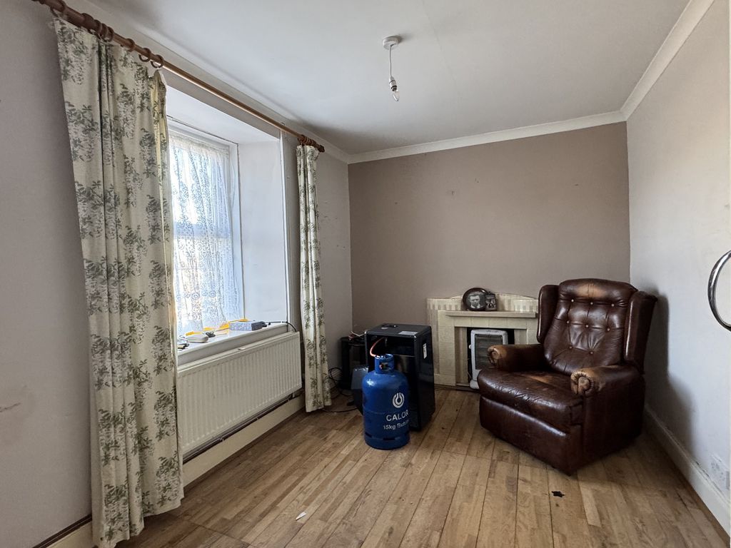 Property photo 3 of 19 Front Room