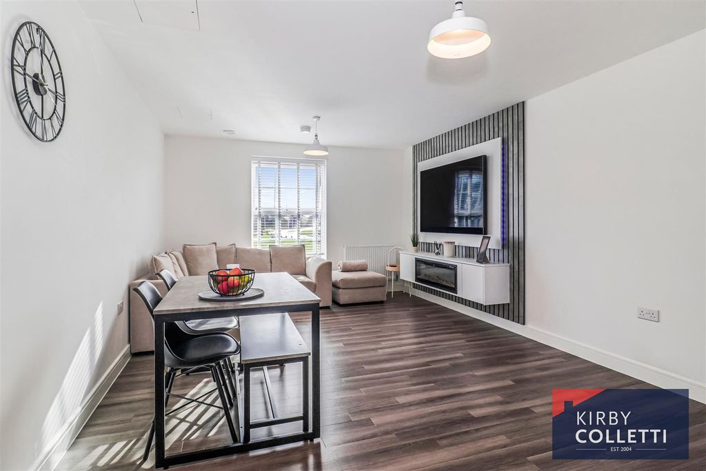 Property photo 3 of 18