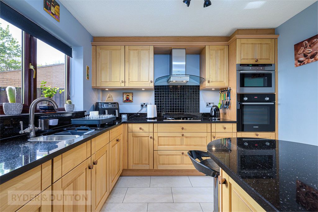 Property photo 3 of 27 Kitchen