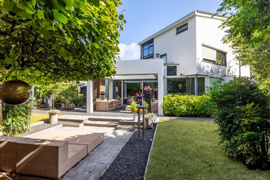 Property photo 2 of 63