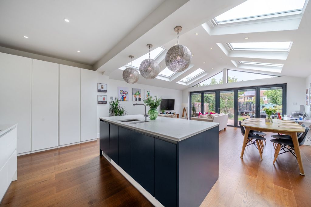 Property photo 1 of 25 Picture No. 06