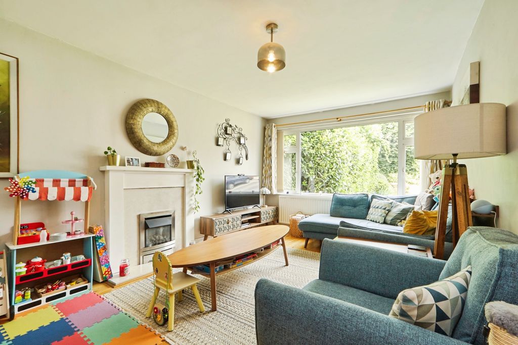 Property photo 3 of 20 Living Room