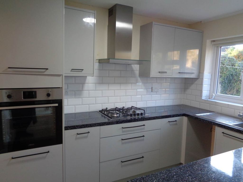 Property photo 3 of 12 Shirley Close 18 Kitchen 2 2025