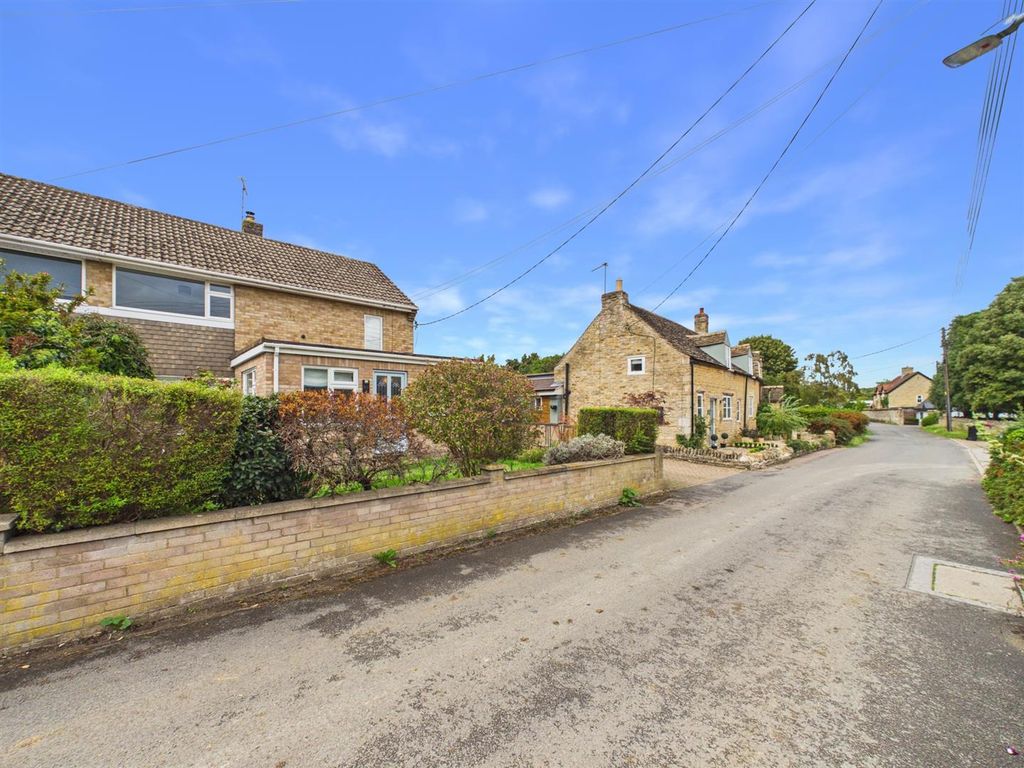 Property photo 3 of 16 Geeston Road, Ketton