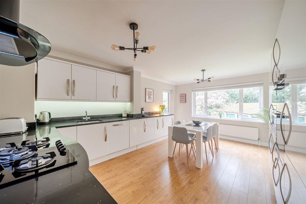 Property photo 3 of 19 1420300-15-69B00438E1418.Jpg