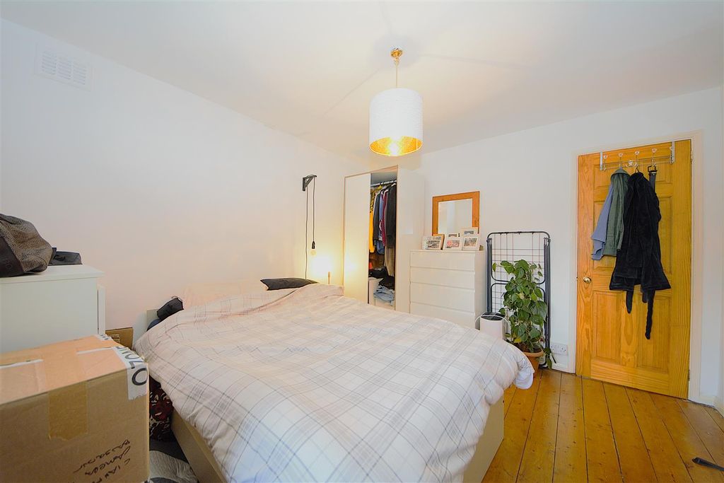 Property photo 1 of 7 Bedroom 1.Jpg