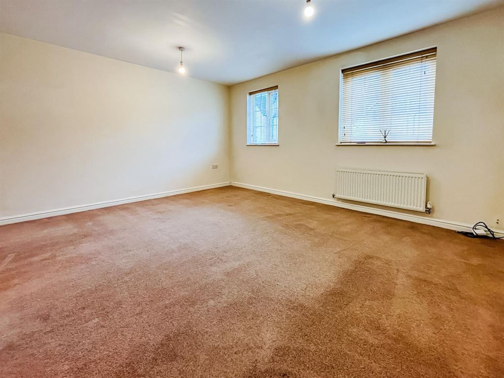 Property photo 2 of 16 Living Room: