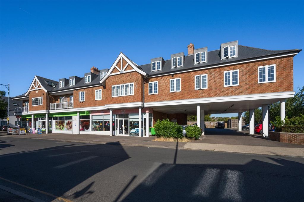 Property photo 1 of 14 Cromwell Road, Whitstable
