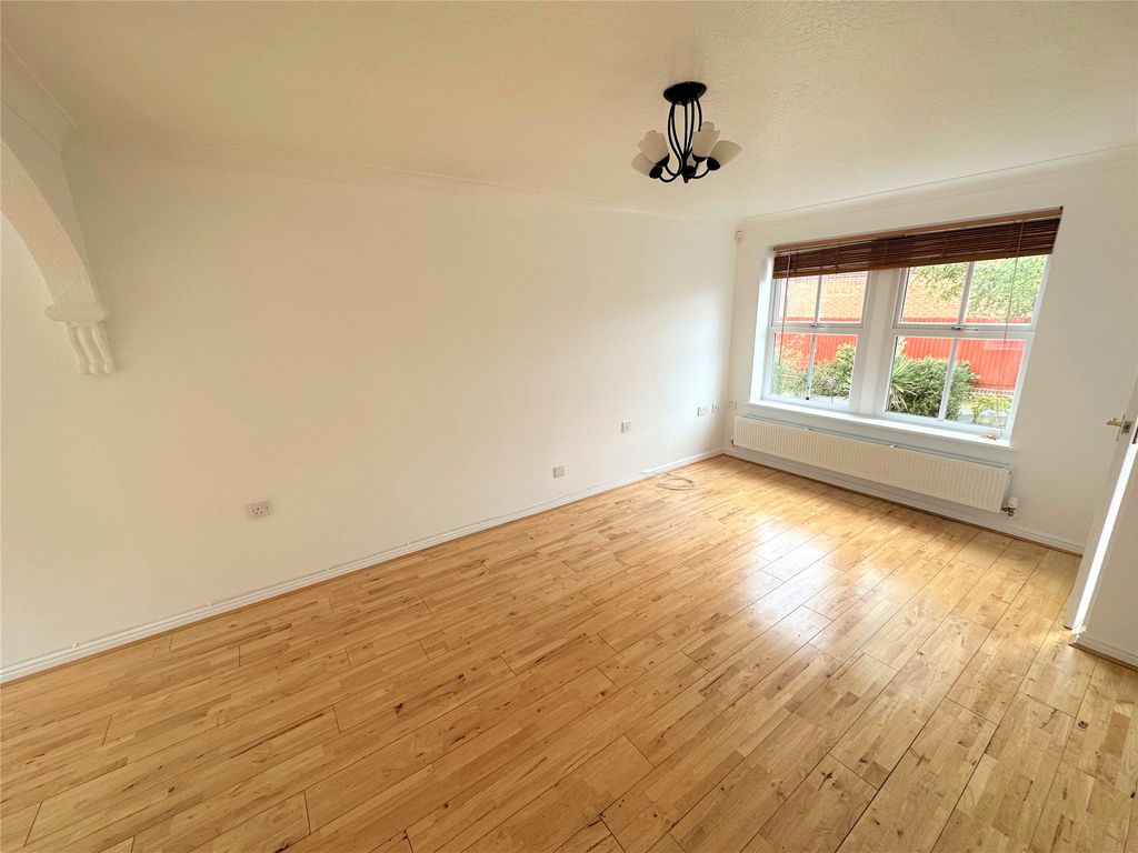 Property photo 3 of 10 Picture No. 13