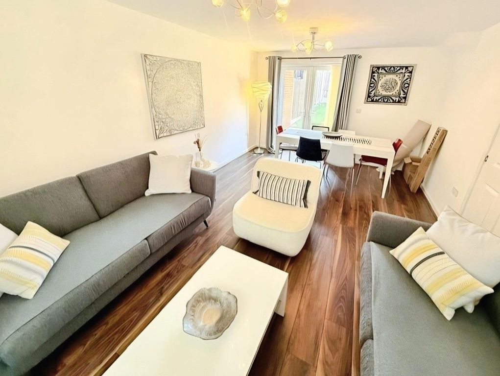 Property photo 3 of 25 E383d982-Jw7.Jpg