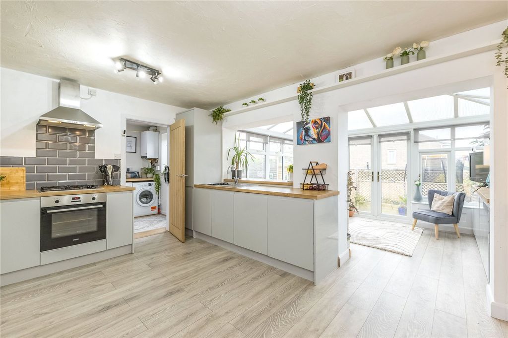 Property photo 3 of 29 Breakfast Kitchen