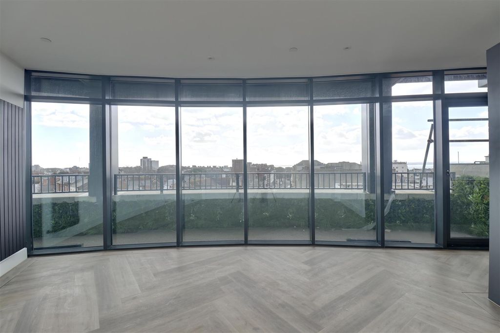 Property photo 3 of 12 8B8B577B-6Ec0-4861-88Ac-9F675173Cfda_1_201_A.Jpeg