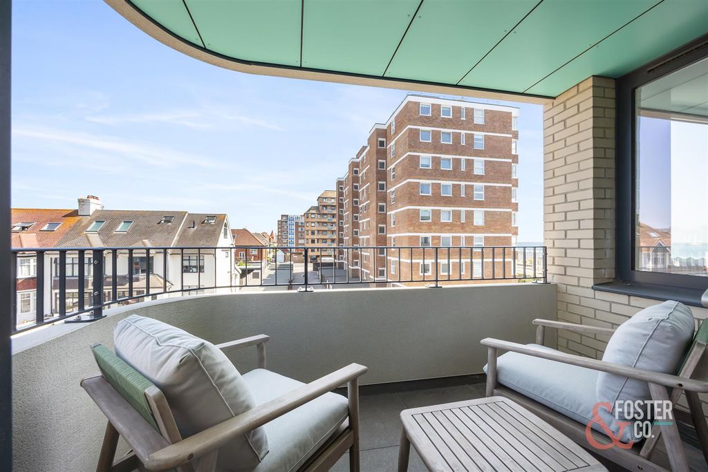 Property photo 2 of 31 Flat 13-005 13.31.41.Jpg