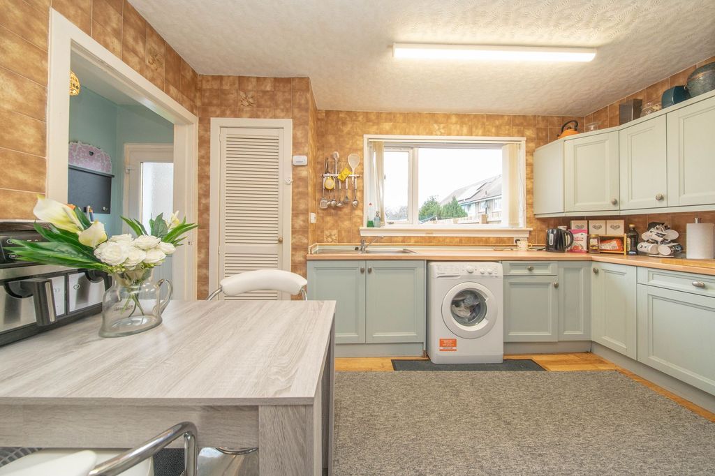 Property photo 3 of 24 Kitchen/Dining Room