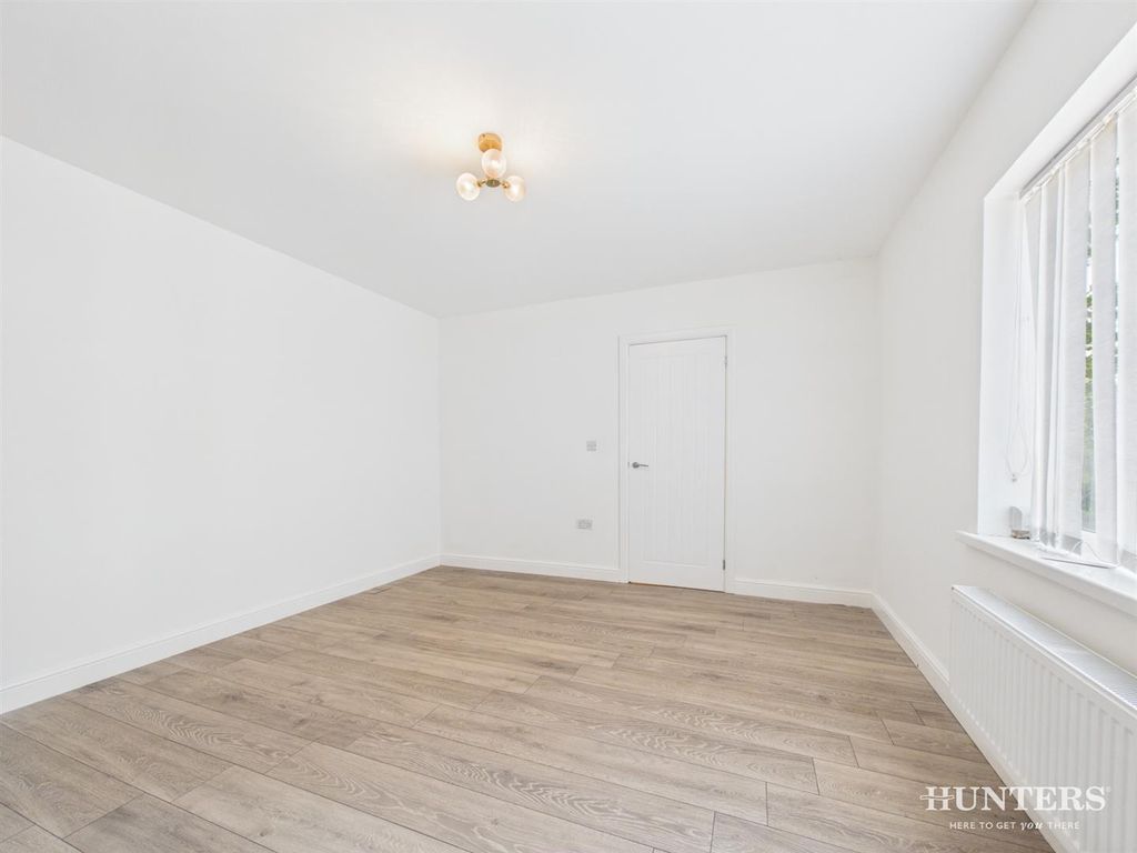 Property photo 3 of 17 Cam05287G0-Pr0222-Still003.Jpg