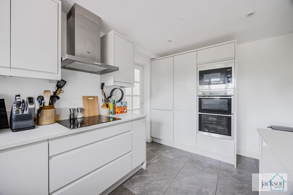 Property photo 3 of 22 9_79951_Watermarked