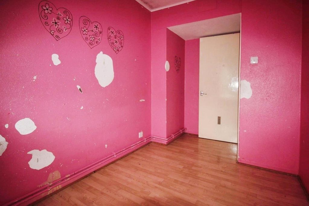 Property photo 2 of 20 6Af110cd-Bedroom 20Three.Jpg