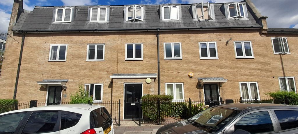 Property photo 1 of 11 3 Bedroom Flat For Rent