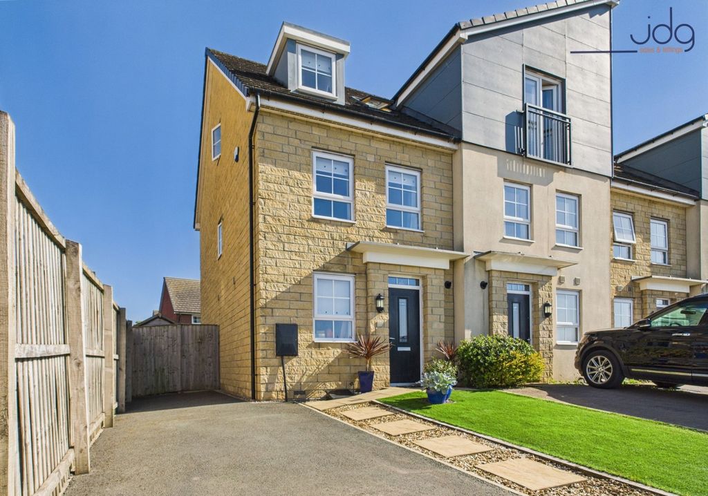 Property photo 1 of 23 Welcome To New Quay Road