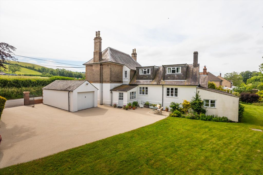 Property photo 3 of 19 Image