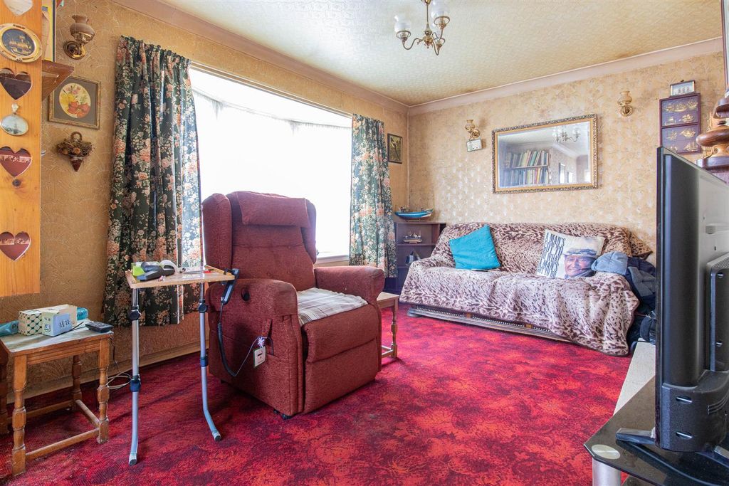 Property photo 3 of 14 Lounge/Diner