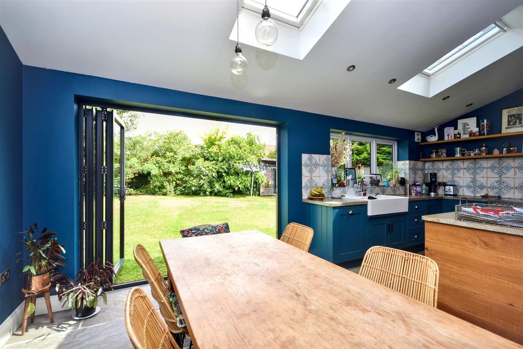 Property photo 3 of 24