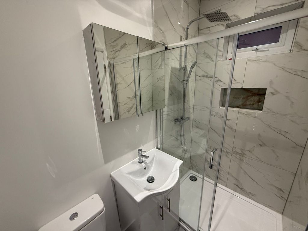 Property photo 3 of 12 Bathroom