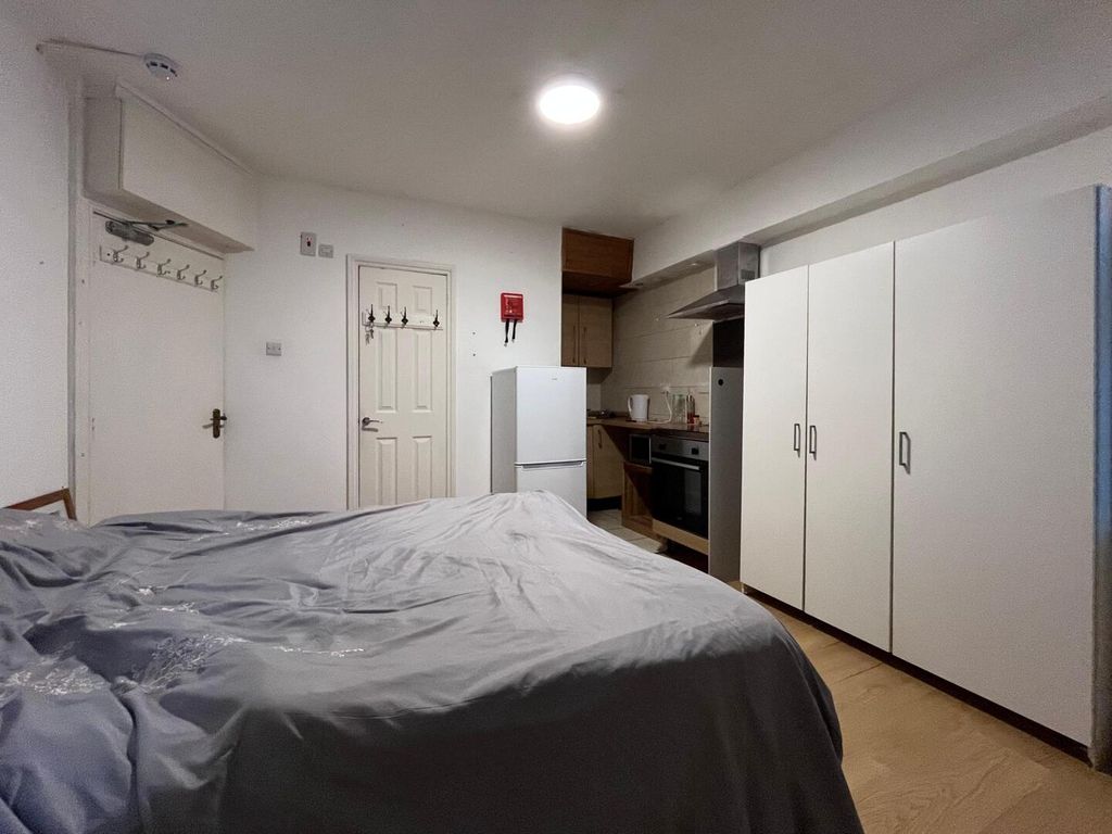 Property photo 1 of 13 Bedroom
