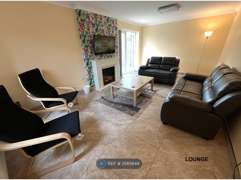 Property photo 3 of 9 Lounge