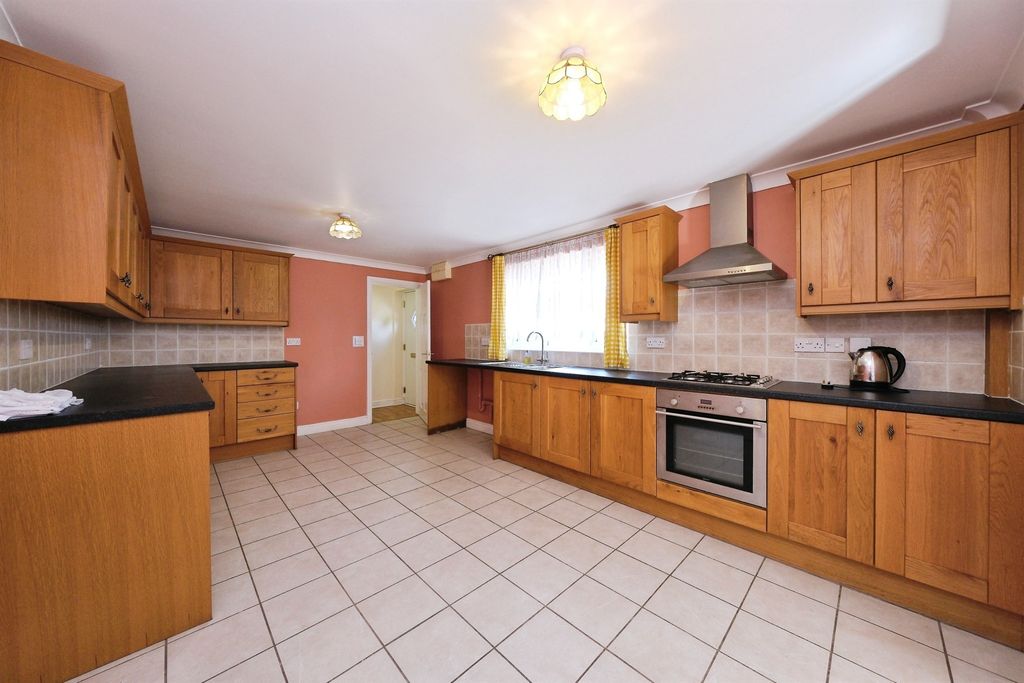 Property photo 2 of 20