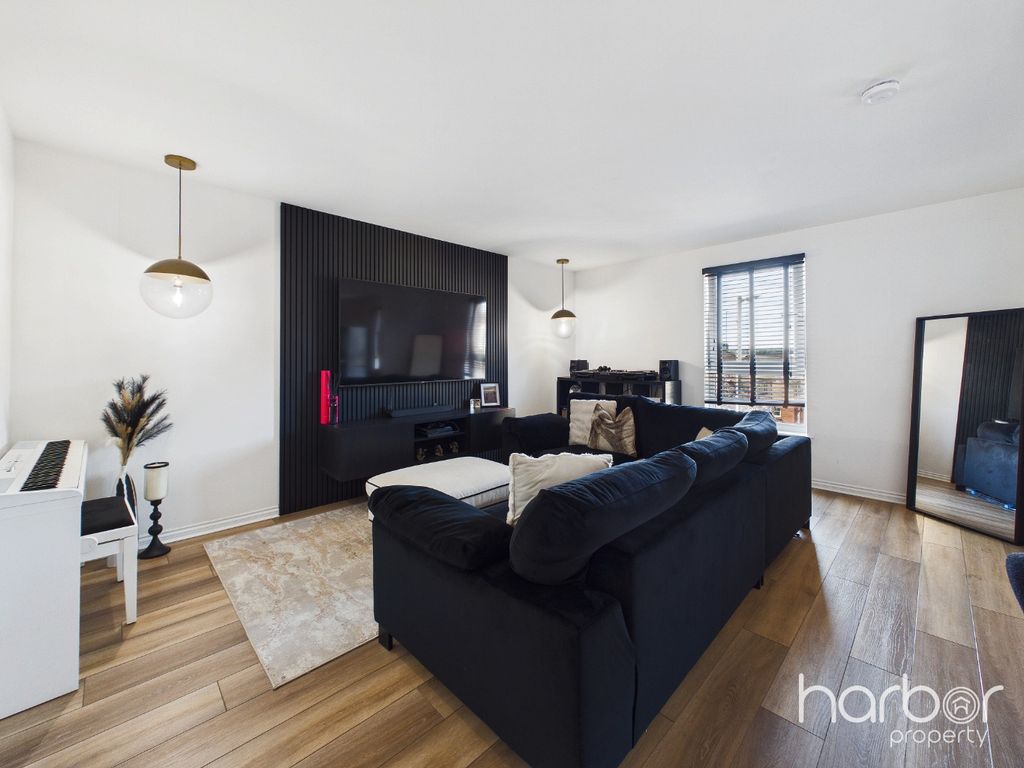Property photo 3 of 16 5245734