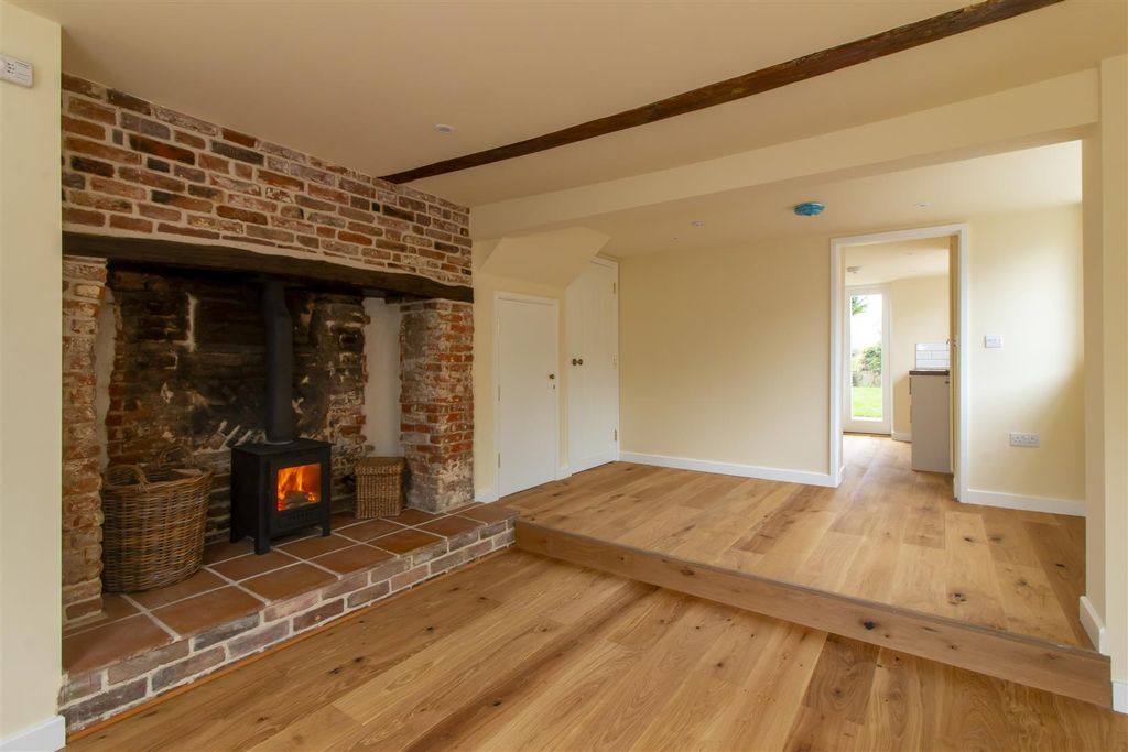 Property photo 2 of 24 Lounge / Diner