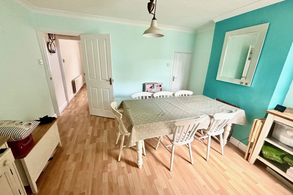 Property photo 3 of 9 Dining