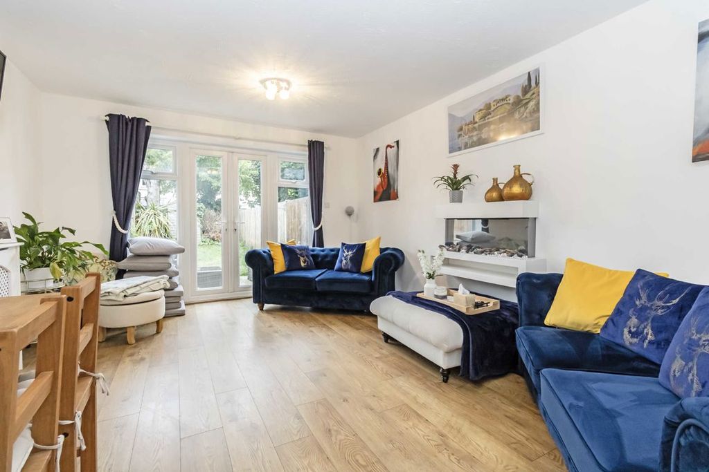 Property photo 2 of 7