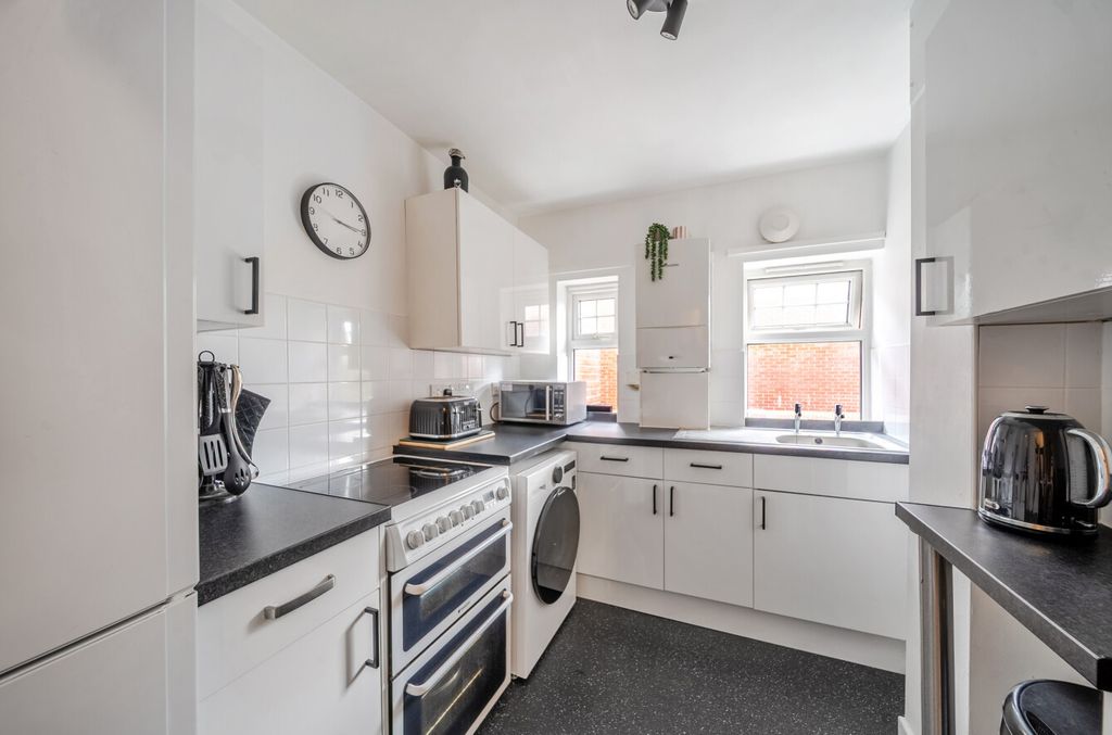 Additional image 9 of 1 bed flat for saleHill Lane, Shirley, Southampton, Hampshire SO15
