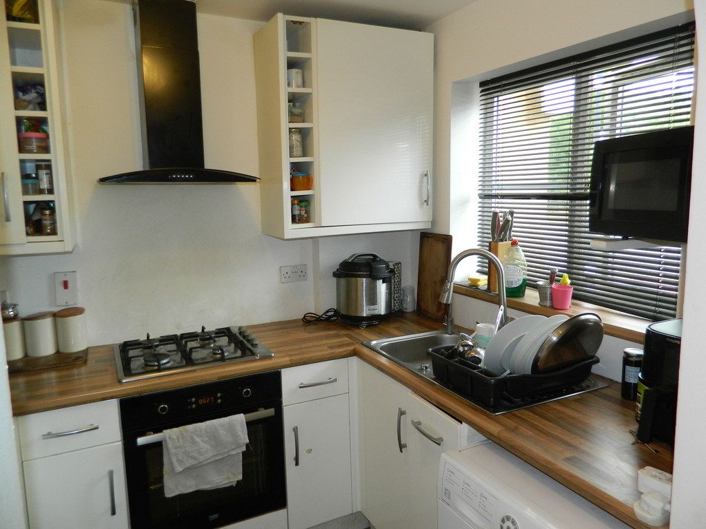 Property photo 2 of 10 Fitted Kitchen