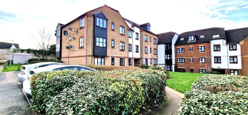Property photo 1 of 7 My Estate Are Pleased To Offer This Well-Presented One-Bedroom All-Electric Flat Located At The Ridings, Luton,